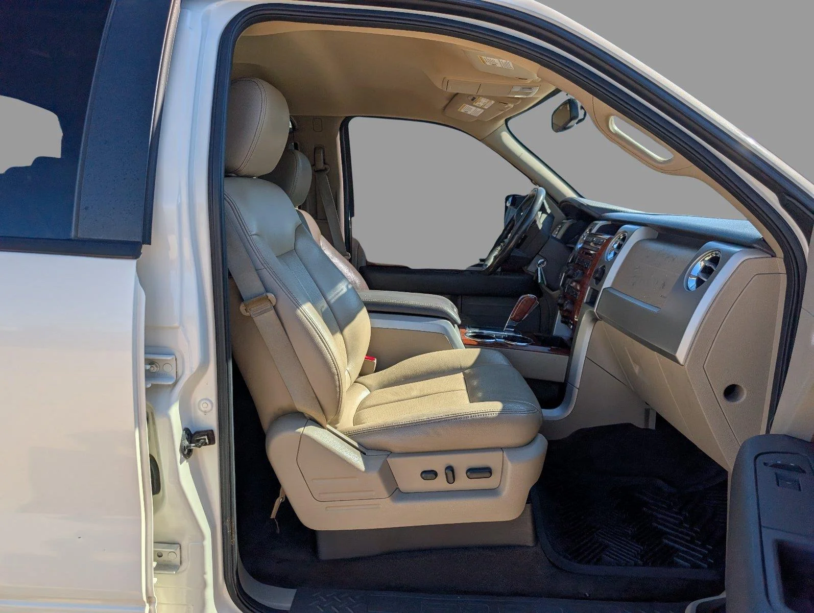 Used 2009  Ford XL image 21