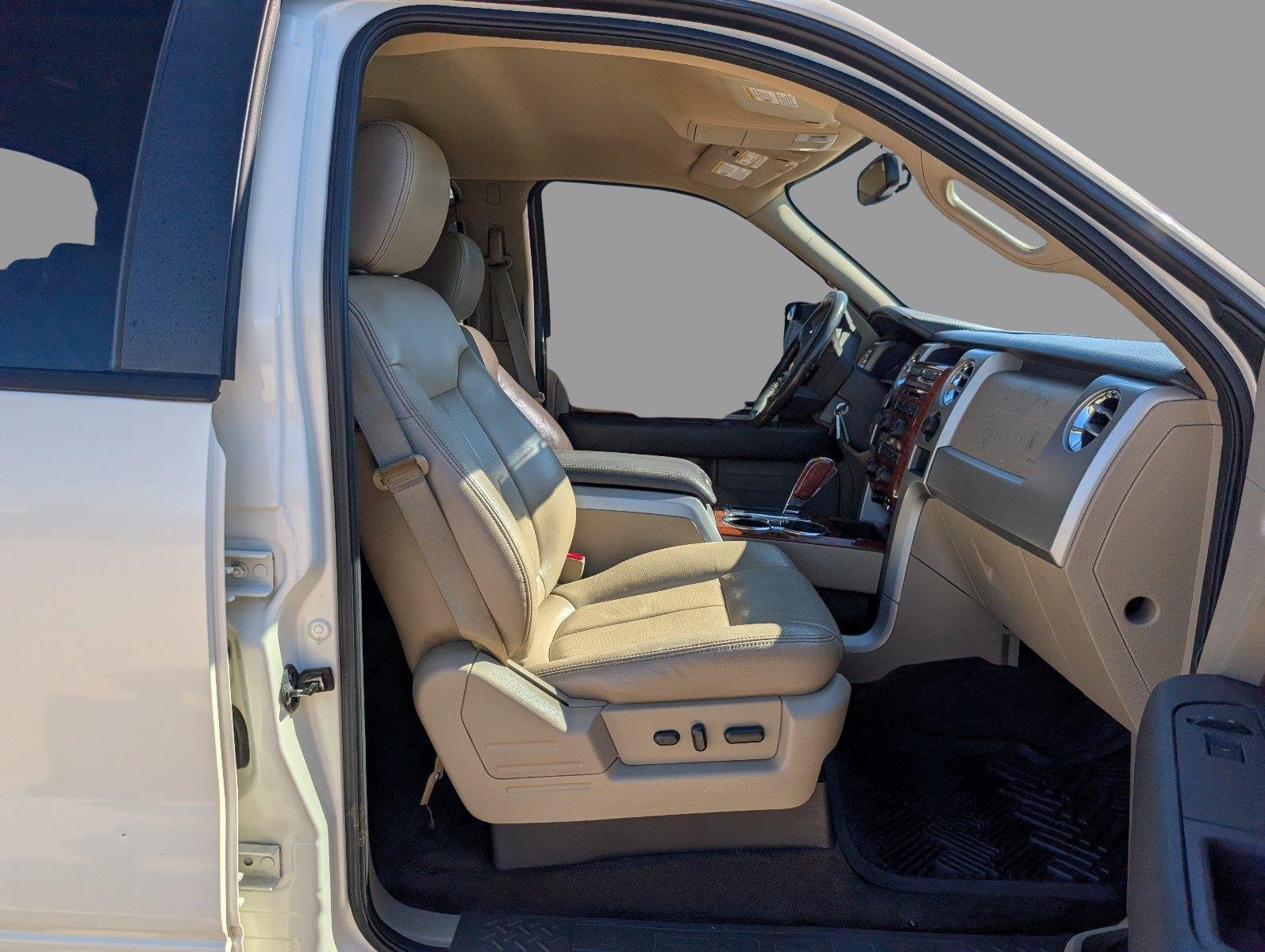 Used 2009  Ford XL image 21