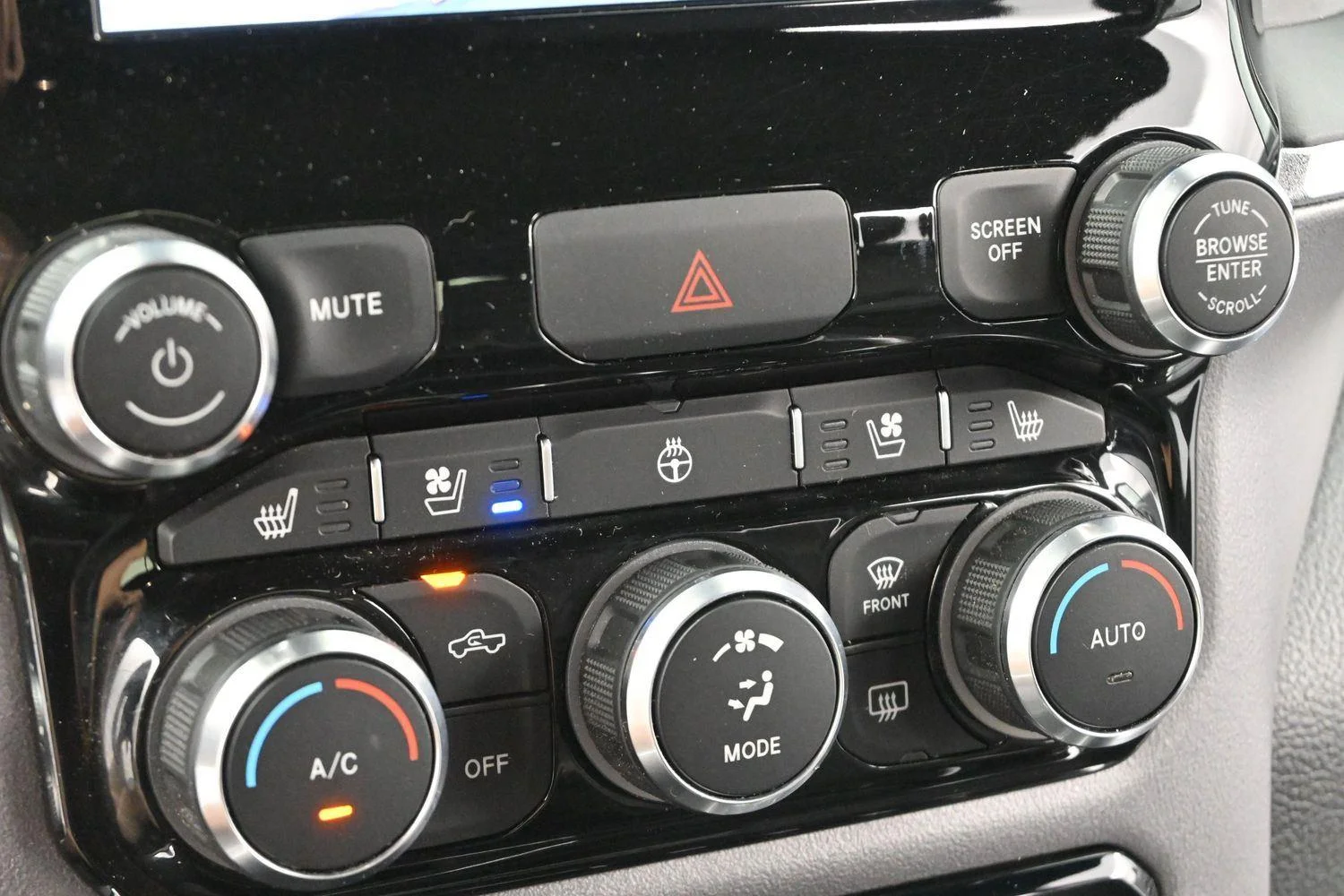 Used 2022 White Ram Laramie image 22