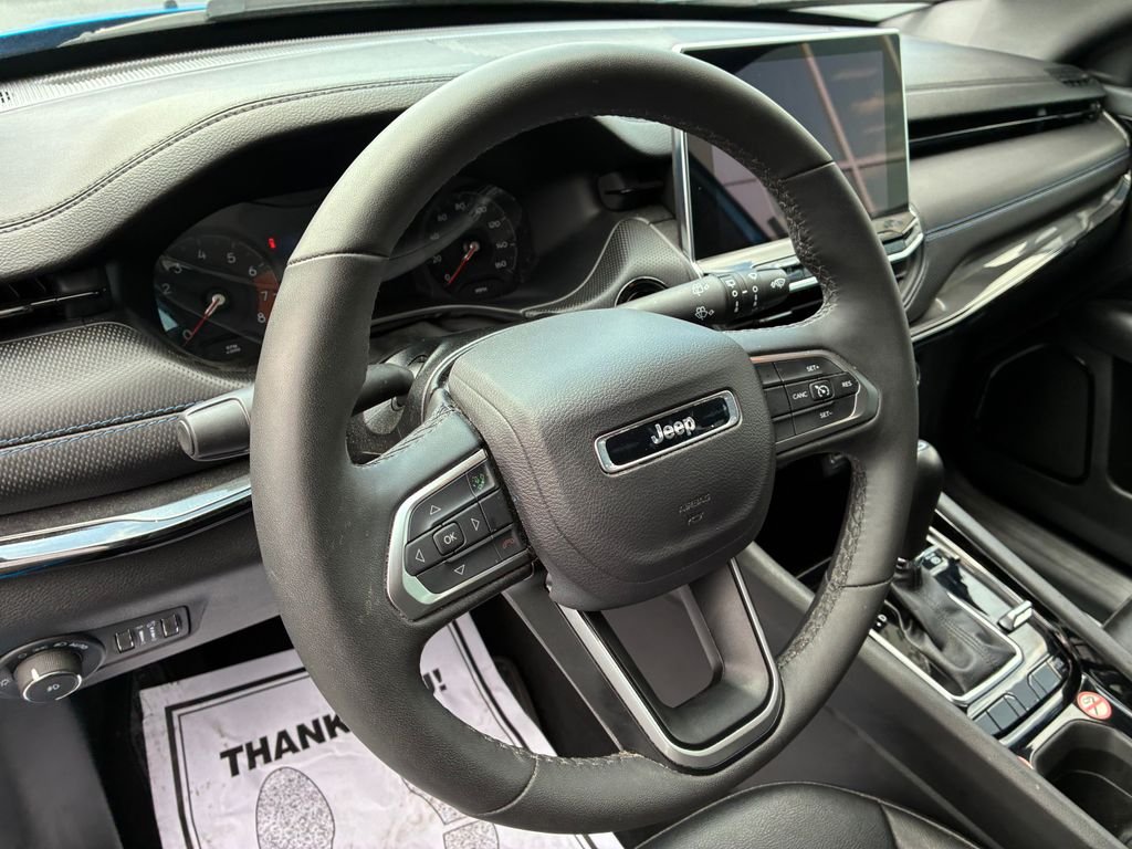 Used 2025 Blue Jeep Latitude image 9