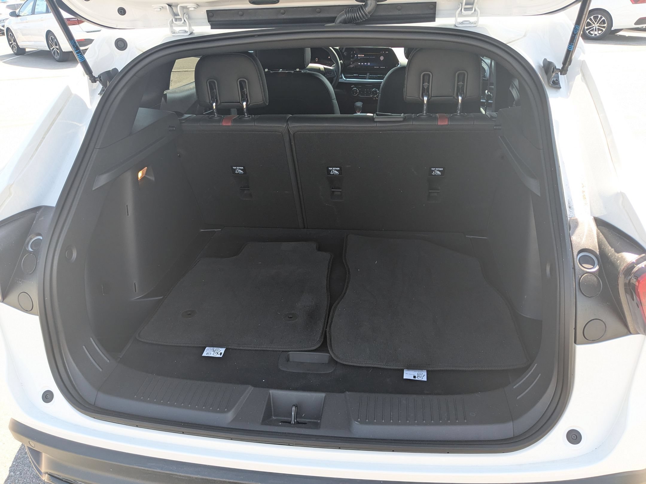 Used 2025 Summit White Chevrolet 2RS image 28