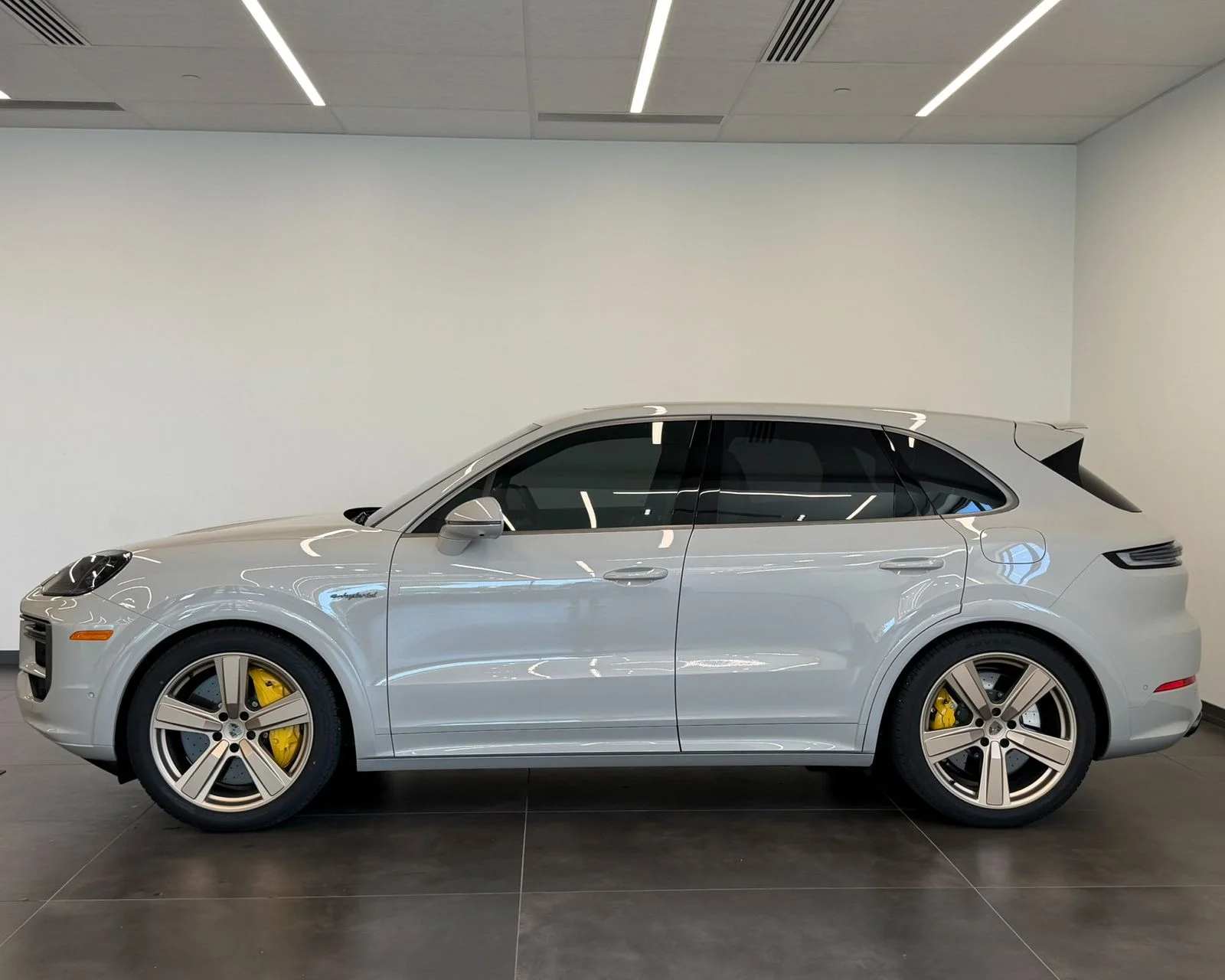 Used 2025 White Porsche Turbo image 8