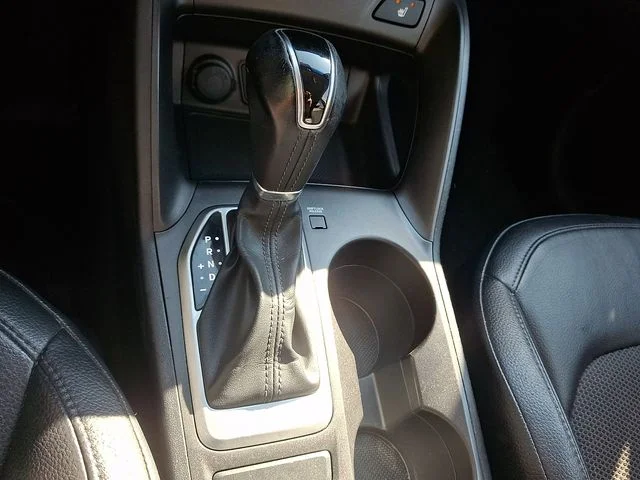 Used 2015 Silver Hyundai SE image 20