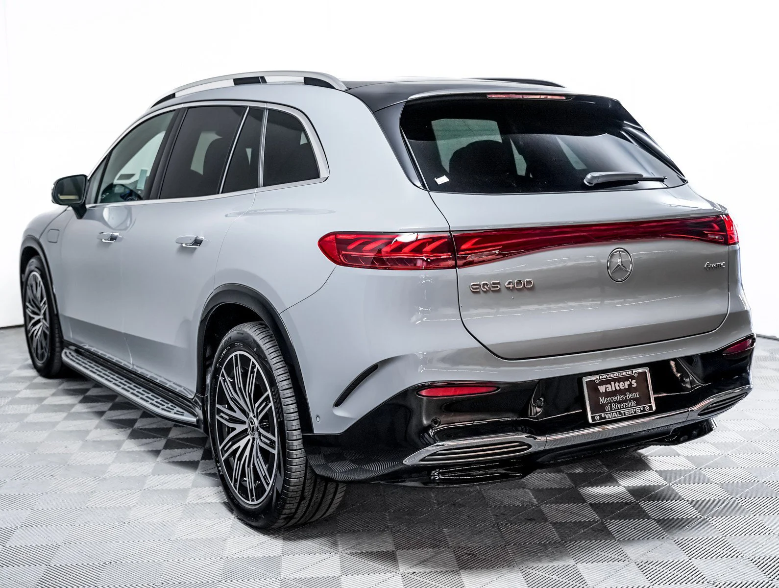 New 2026 Alpine Grey Mercedes-Benz 400 4MATIC® image 2