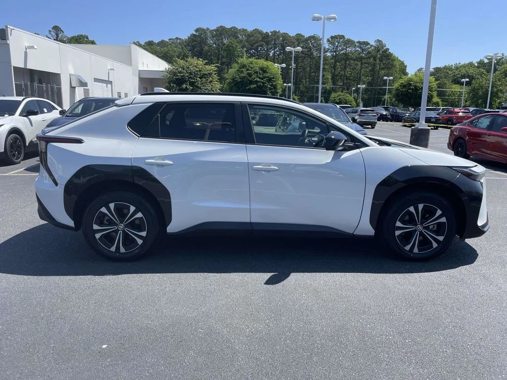2024 Toyota bZ4X XLE - Photo 12