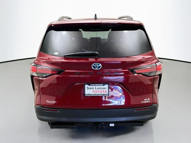 Used 2022 Red Toyota XLE image 6