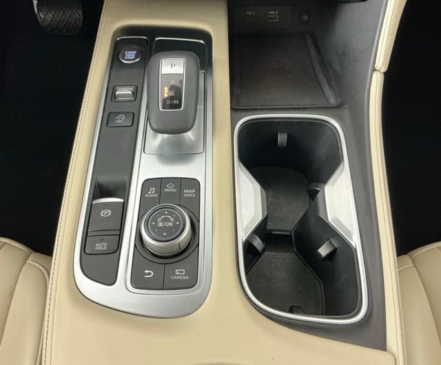 Used 2023 White INFINITI LUXE image 22