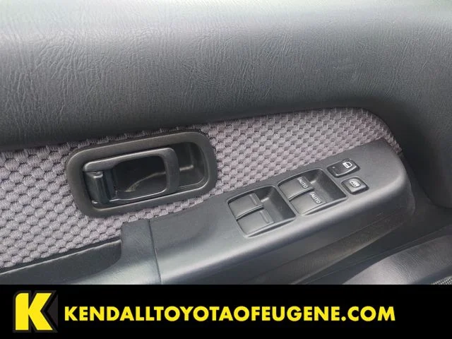 Used 2002 Silver Nissan SE image 17