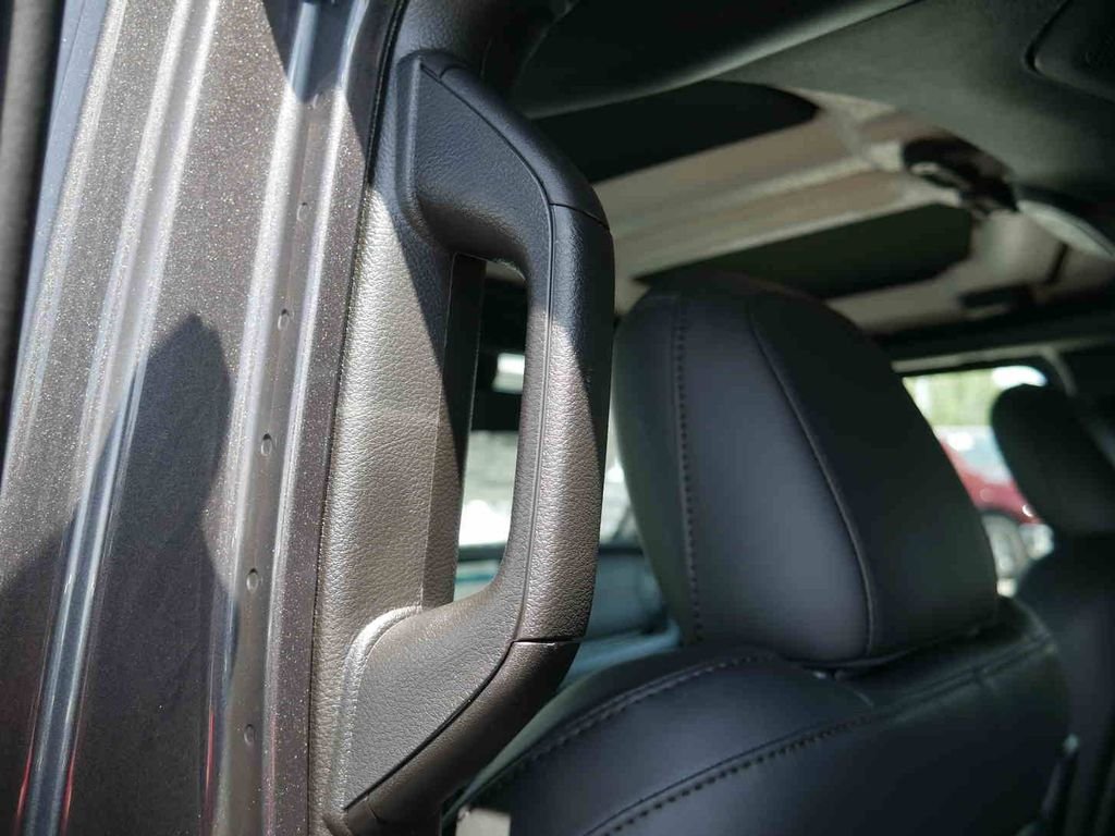 New 2026 Granite Crystal Metallic Clearcoat Jeep Rubicon image 13