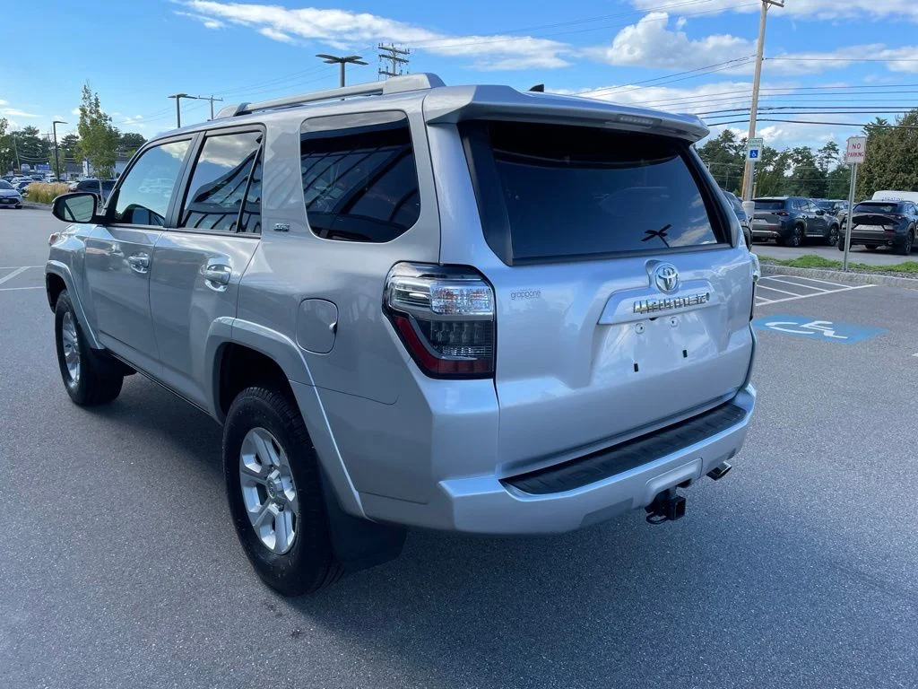 Used 2018 Classic Silver Metallic Toyota SR5 Premium image 8