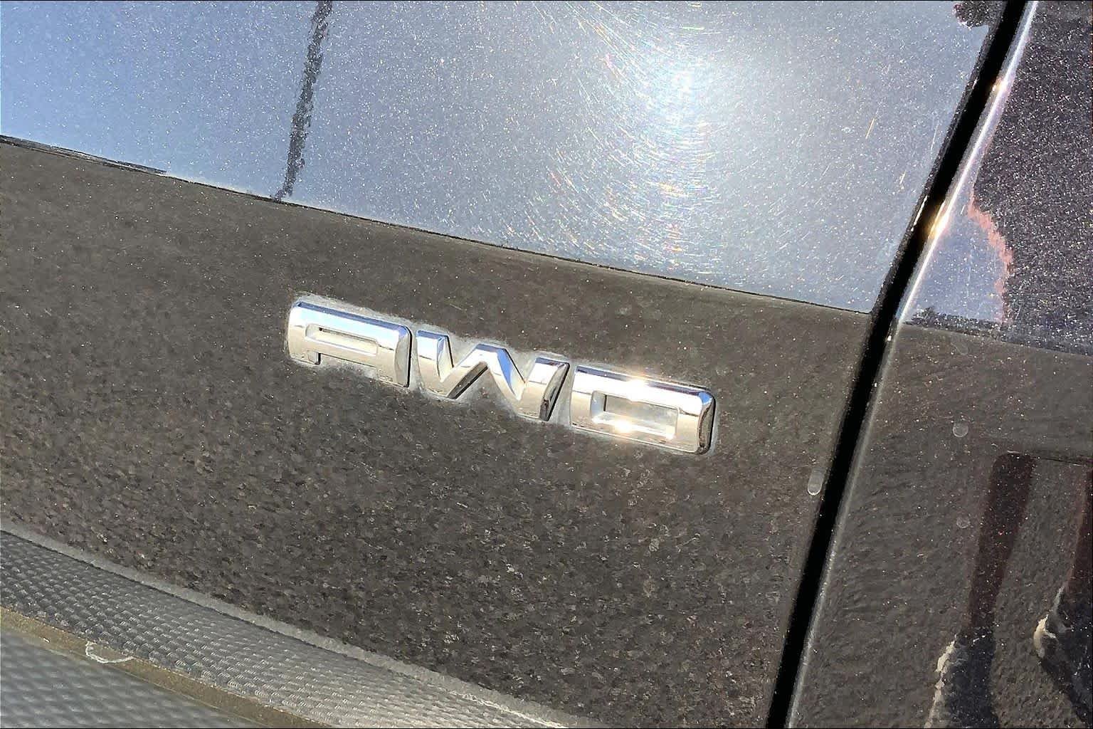 Used 2025 Agate Black Metallic Ford ST-Line image 10