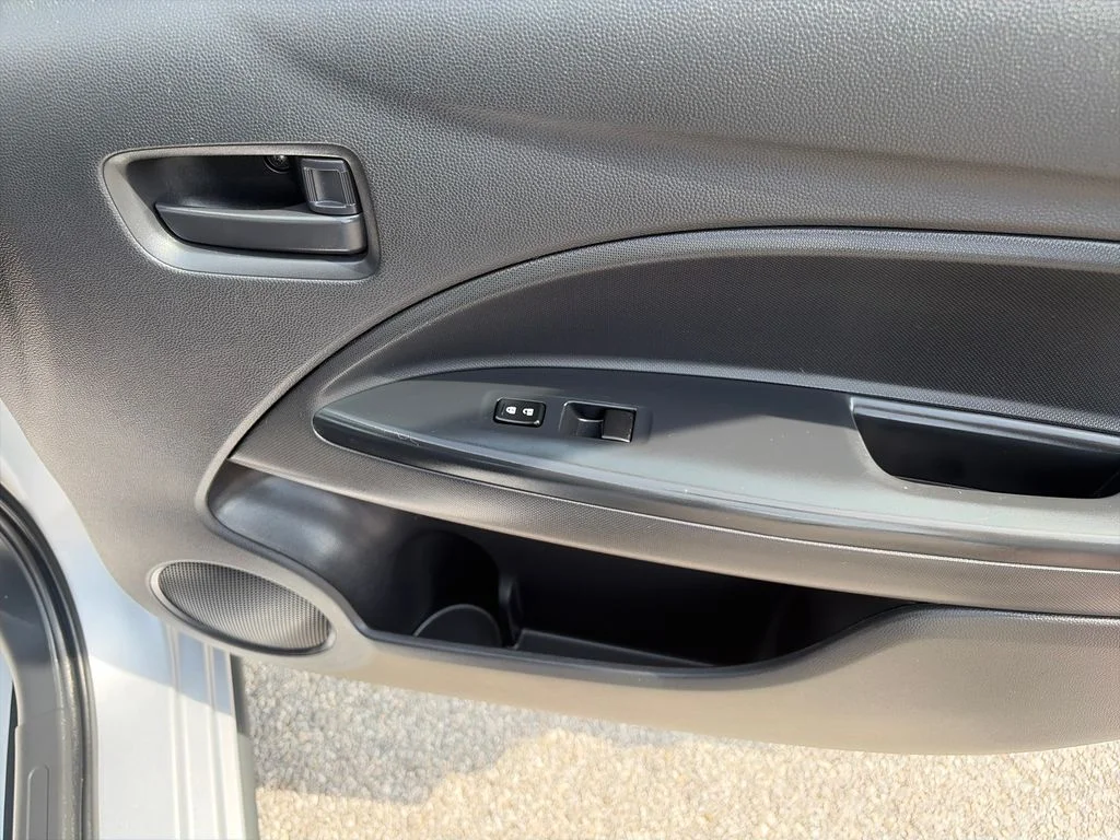 Used 2024 Silver Mitsubishi ES image 38
