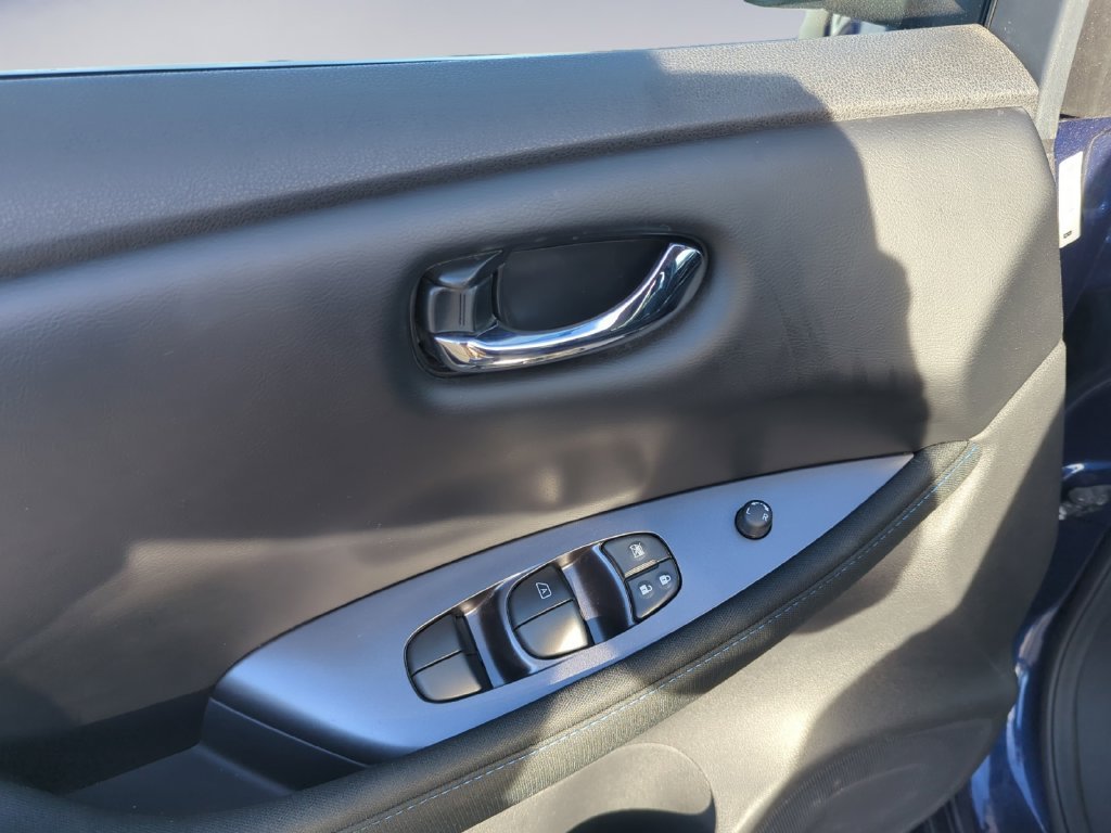 Used 2025 Blue Nissan S image 10