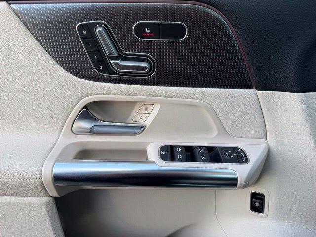 Used 2023  Mercedes-Benz GLA 250 image 15