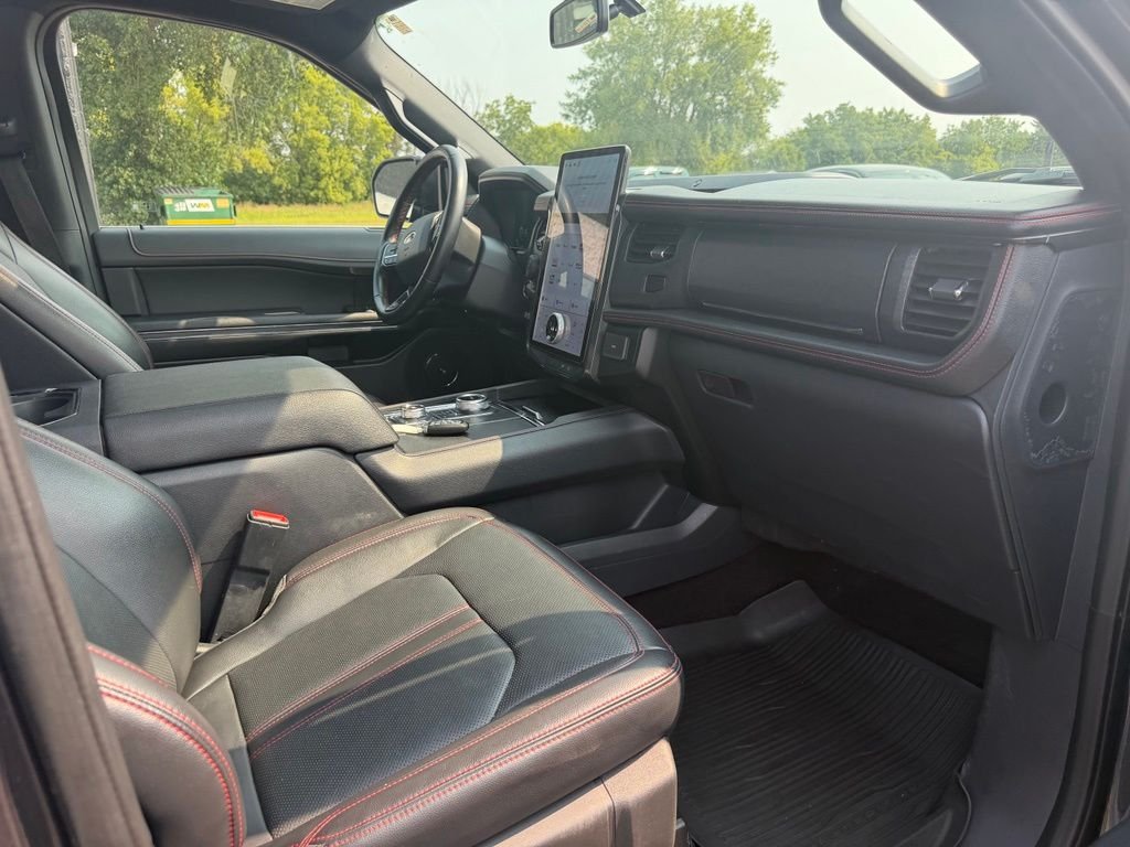 Used 2023  Ford Limited image 33