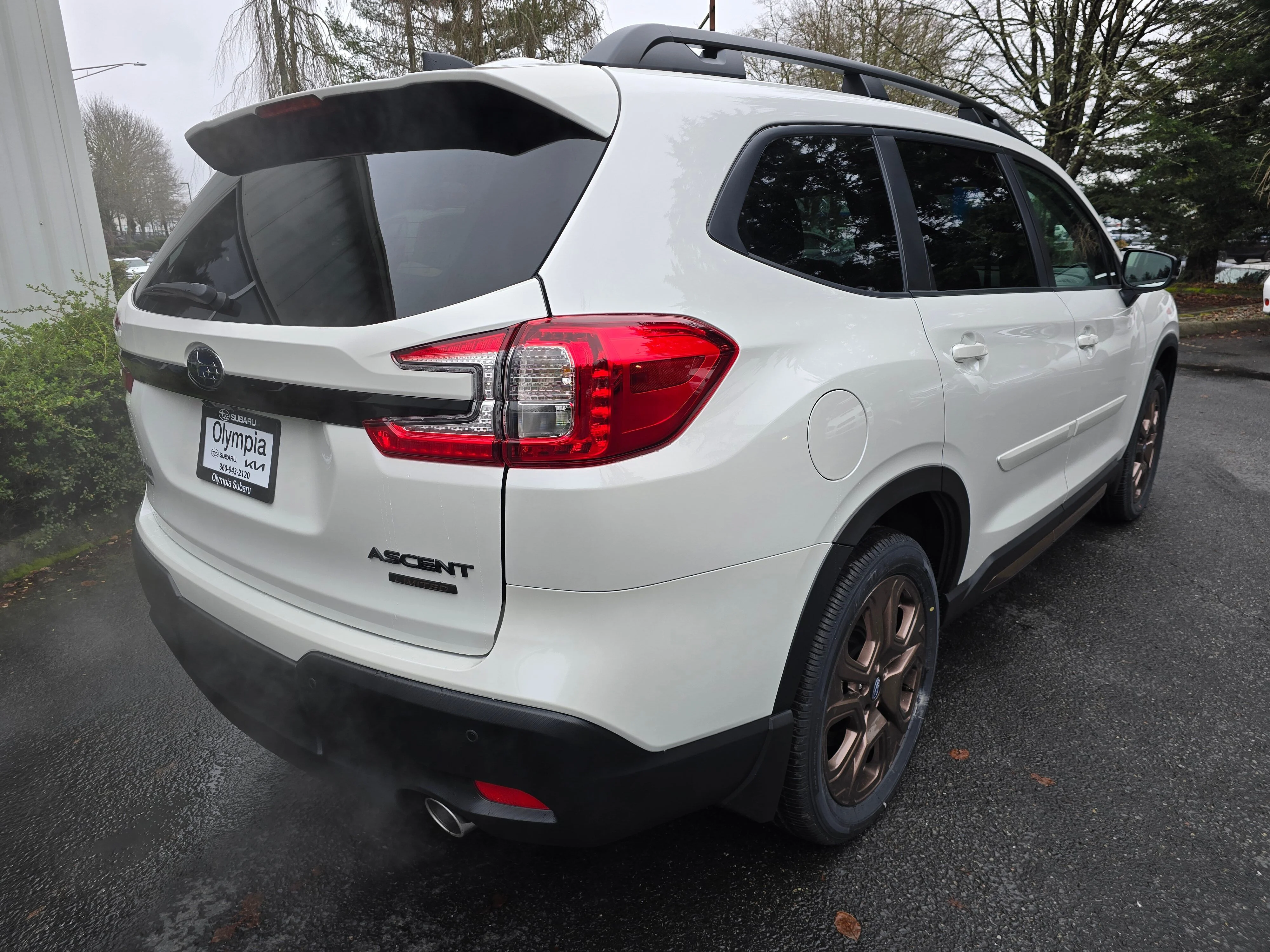 New 2026 CRYSTAL WHITE PEARL Subaru Limited Bronze Edition 7-Passenger image 4