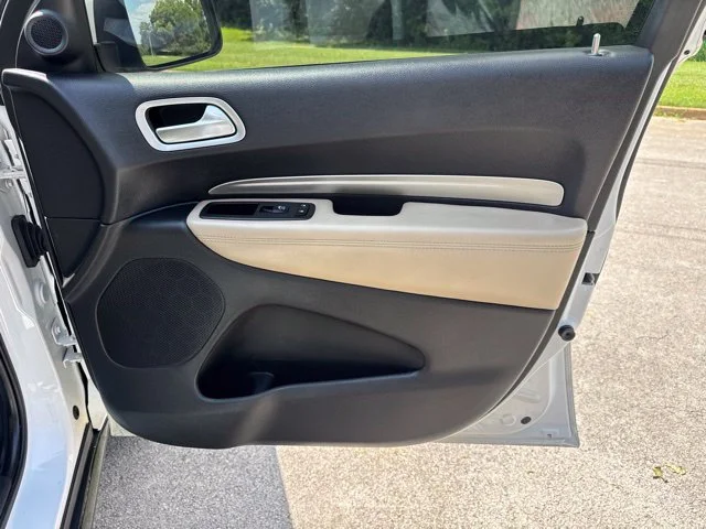 Used 2020 White Dodge SXT image 9