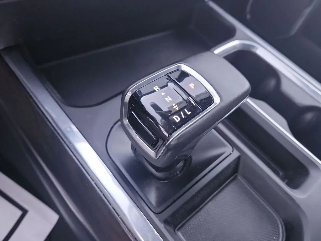 Used 2022 White GMC SLT image 20