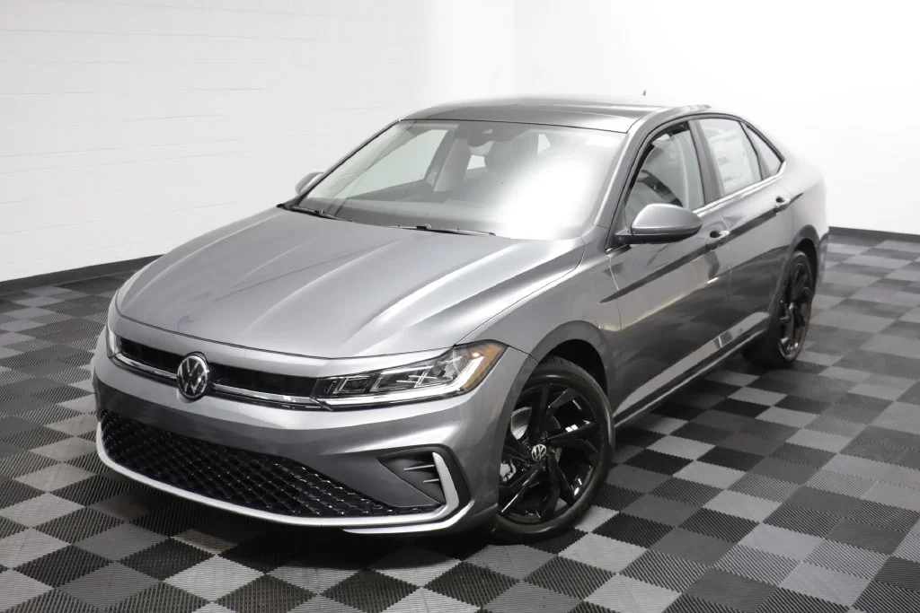 New 2027 Platinum Grey Volkswagen 1.5T SE image 2