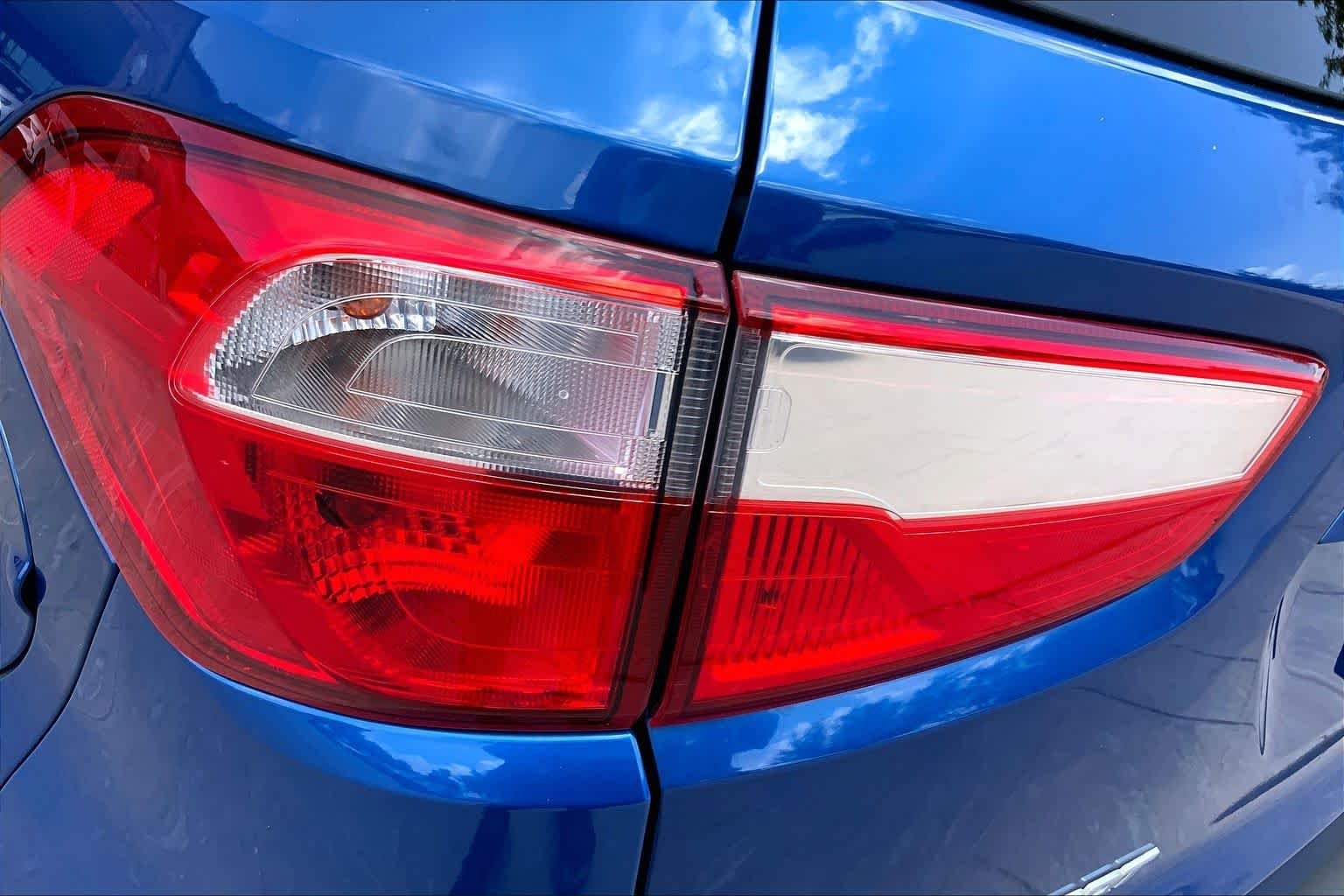Used 2018 Lightning Blue Metallic Ford SE image 29