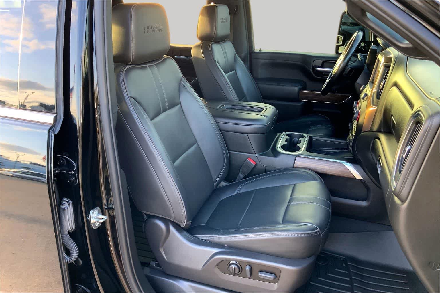 Used 2022 Black Chevrolet High Country image 9