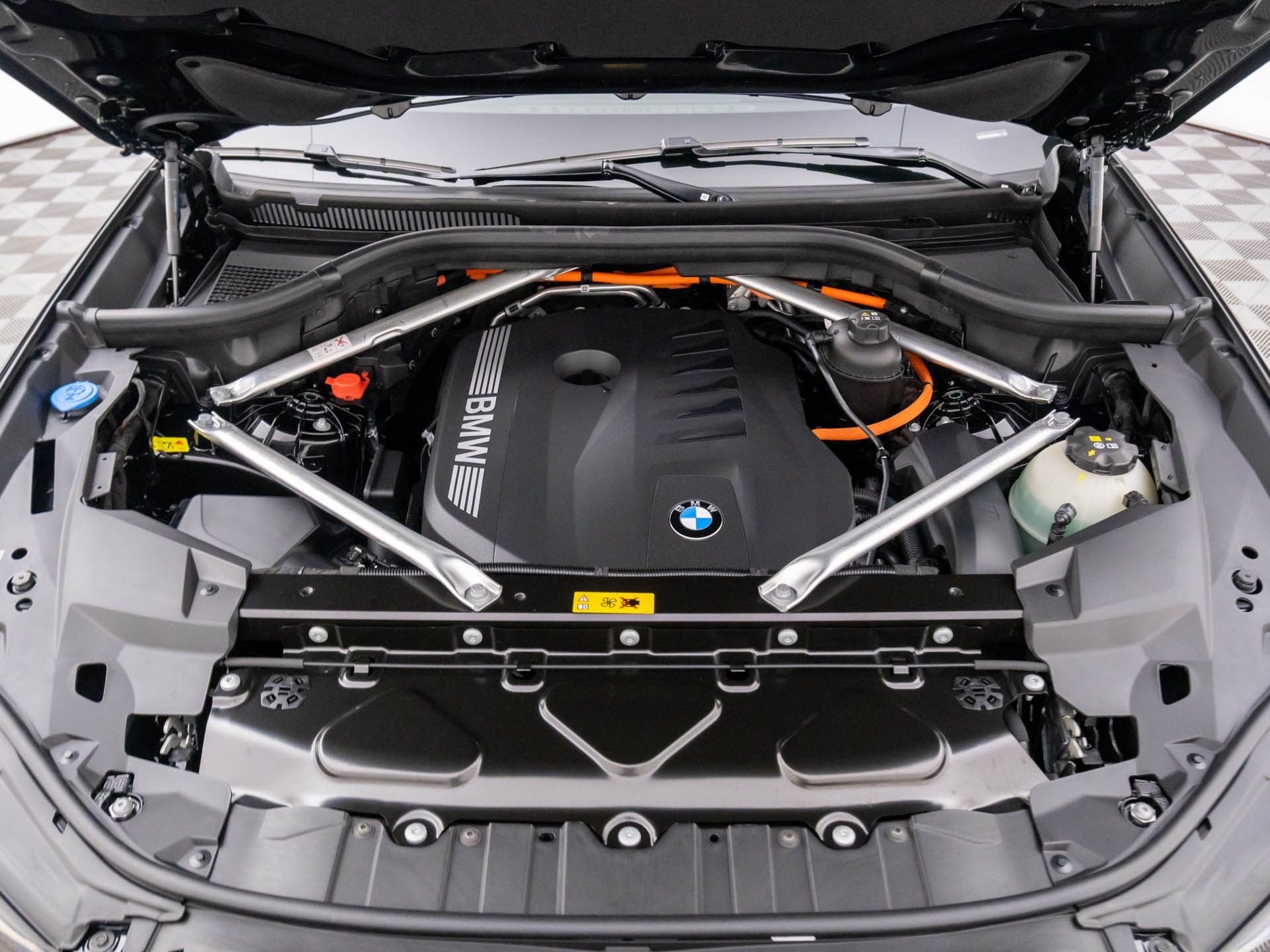 New 2026 Black Sapphire Metallic BMW xDrive50e image 31