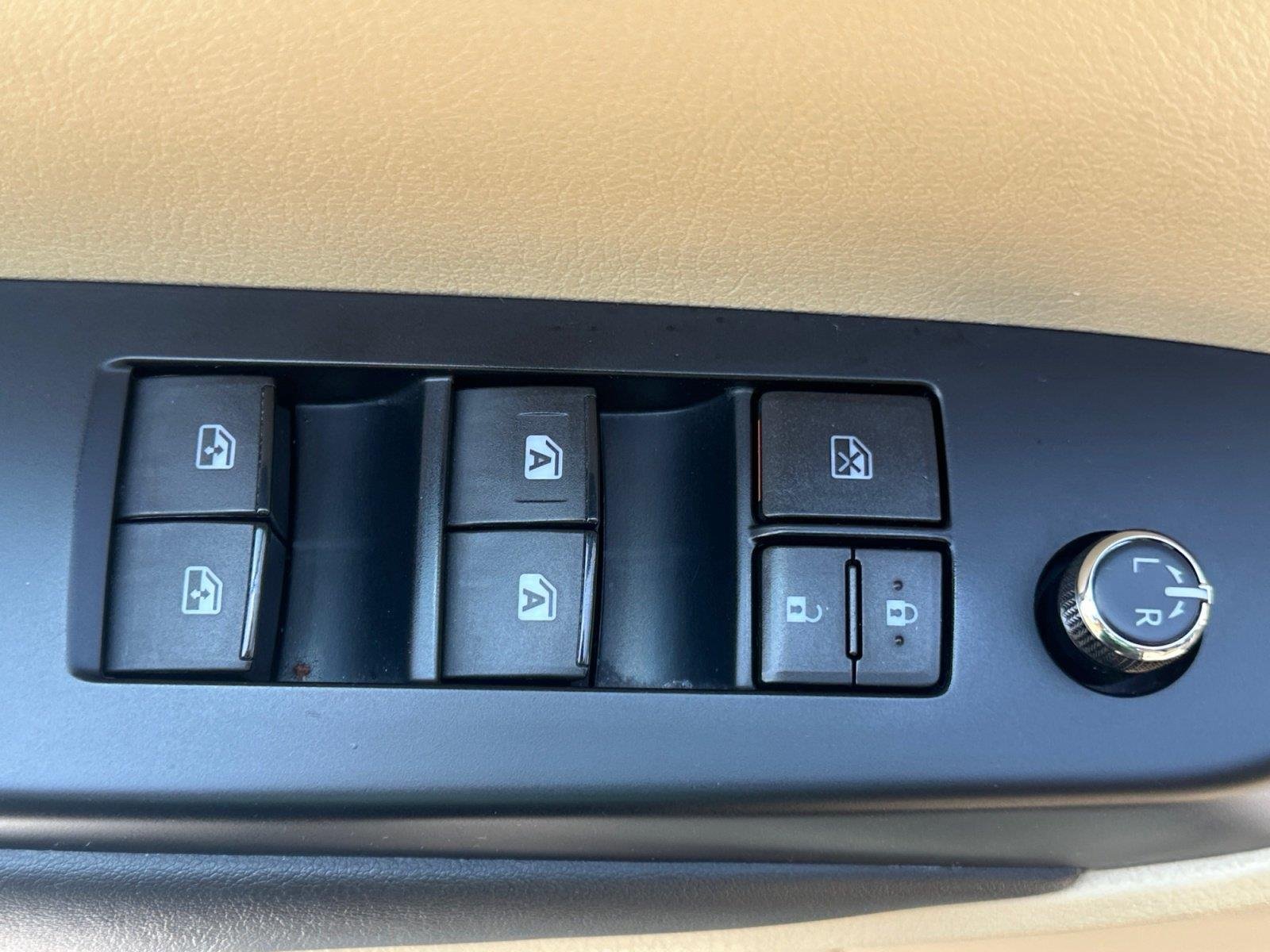 Used 2016 Creme Brulee Mica Toyota XLE image 17