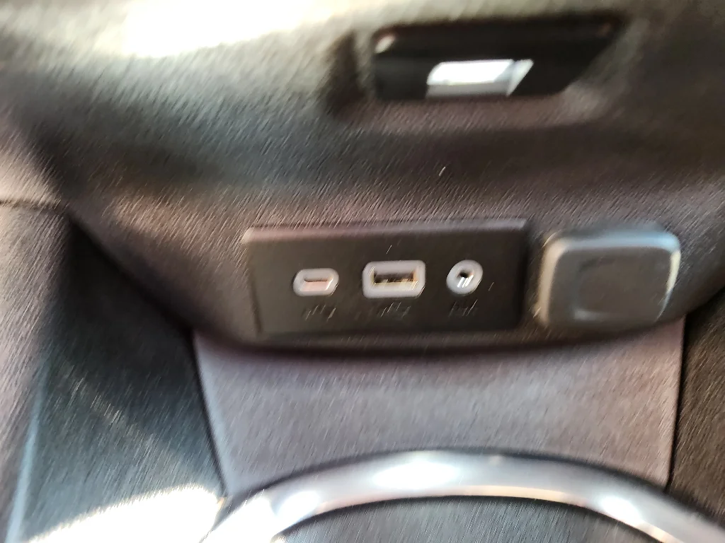 Used 2024 Summit White Chevrolet LT image 18