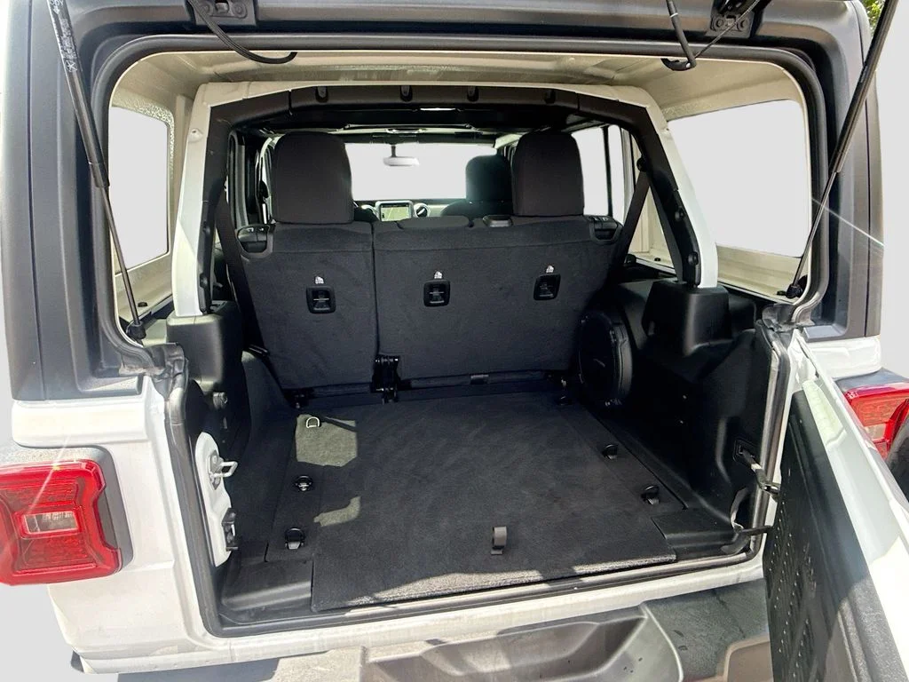 Used 2022 White Jeep Unlimited Sahara image 30