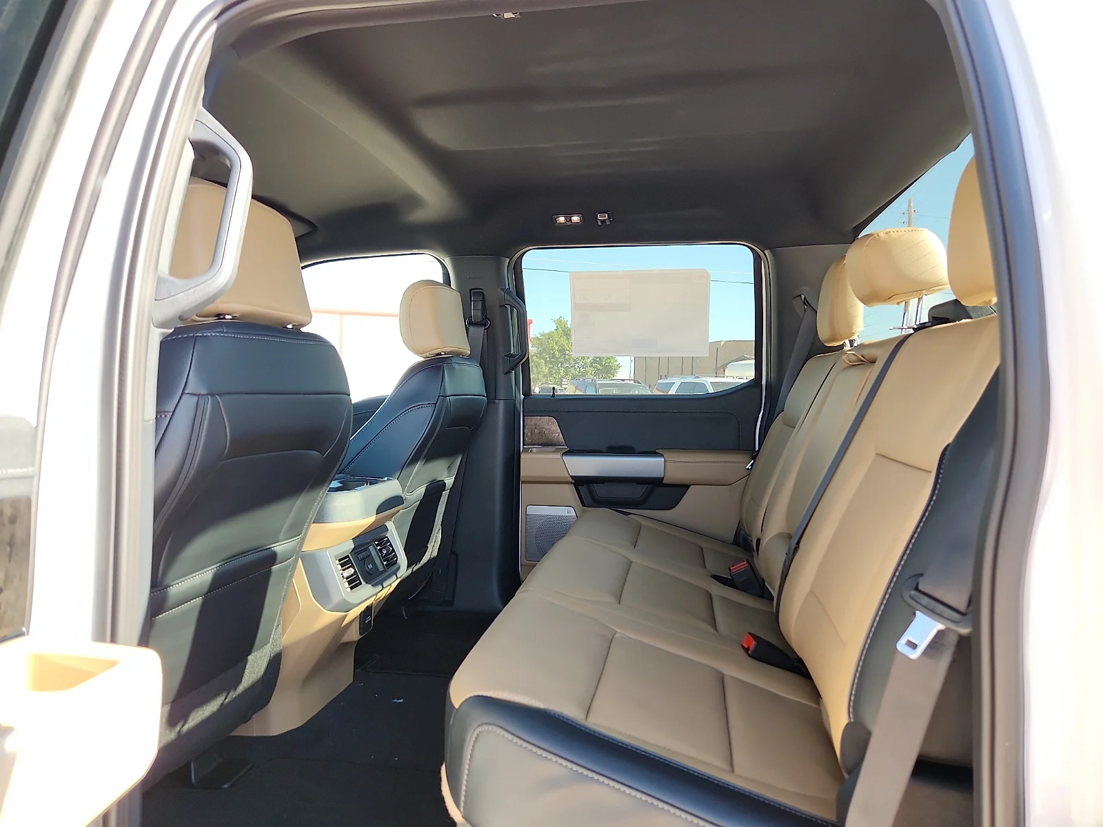 New 2026 Oxford White Ford Lariat image 18
