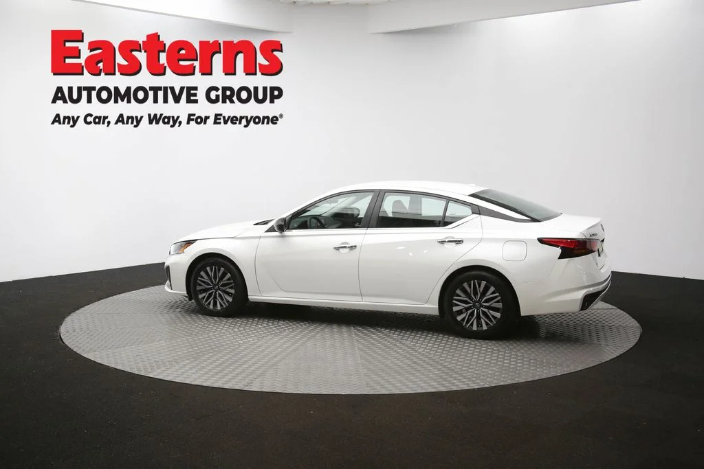 Used 2024 White Nissan 2.5 SV image 60