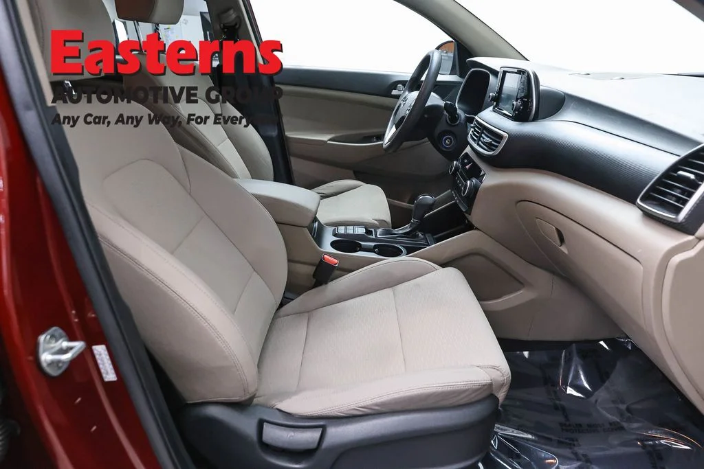 Used 2020 Red Hyundai SE image 24