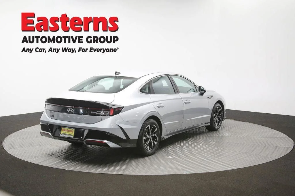 Used 2025 Silver Hyundai SEL image 43