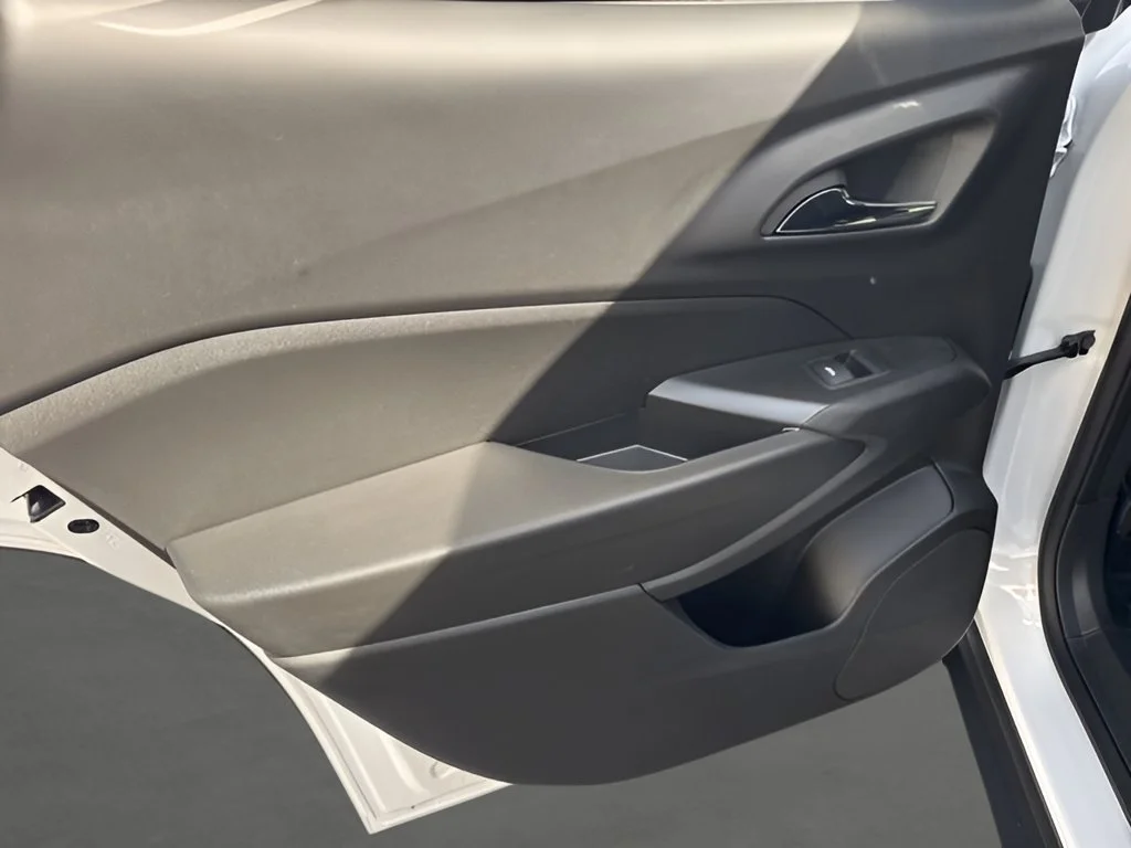 New 2026 Summit White Chevrolet LT image 19