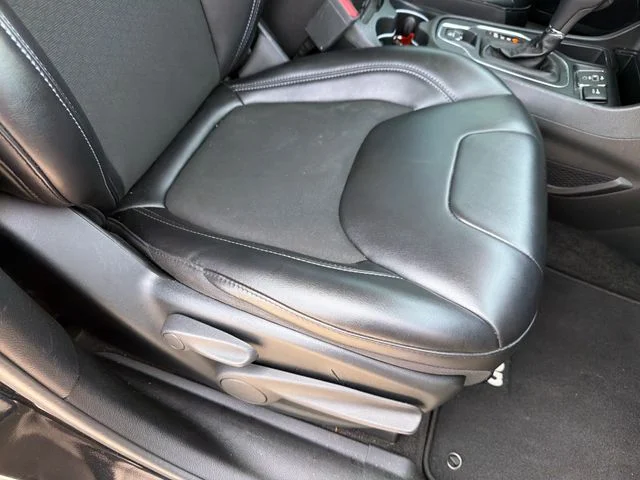 Used 2019 Black Jeep Latitude Plus image 26