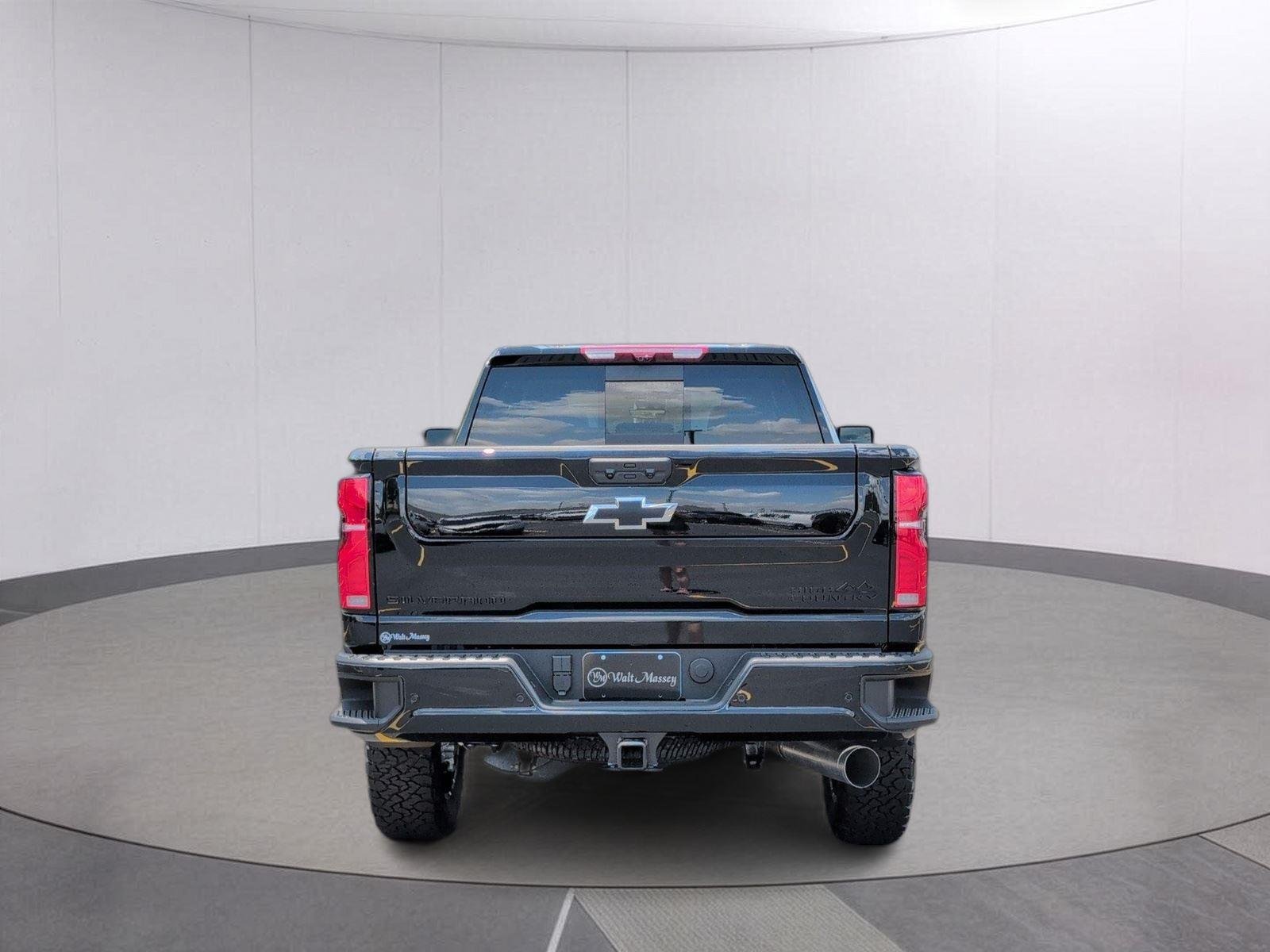 New 2026 Black Chevrolet High Country image 4