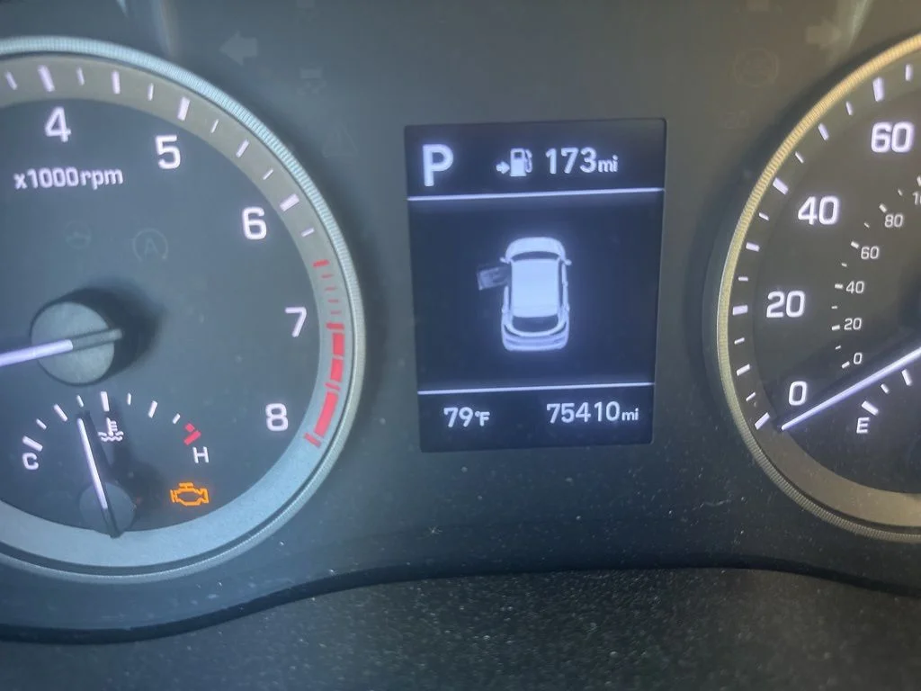 Used 2019 White Hyundai SE image 27