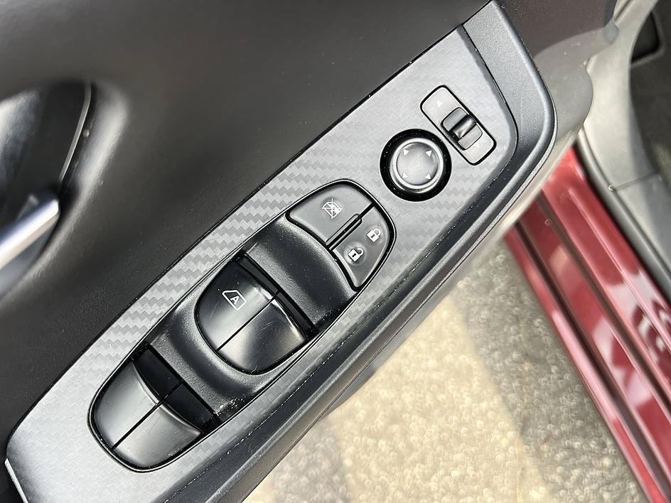 Used 2025 Rosewood Metallic Nissan SV image 20