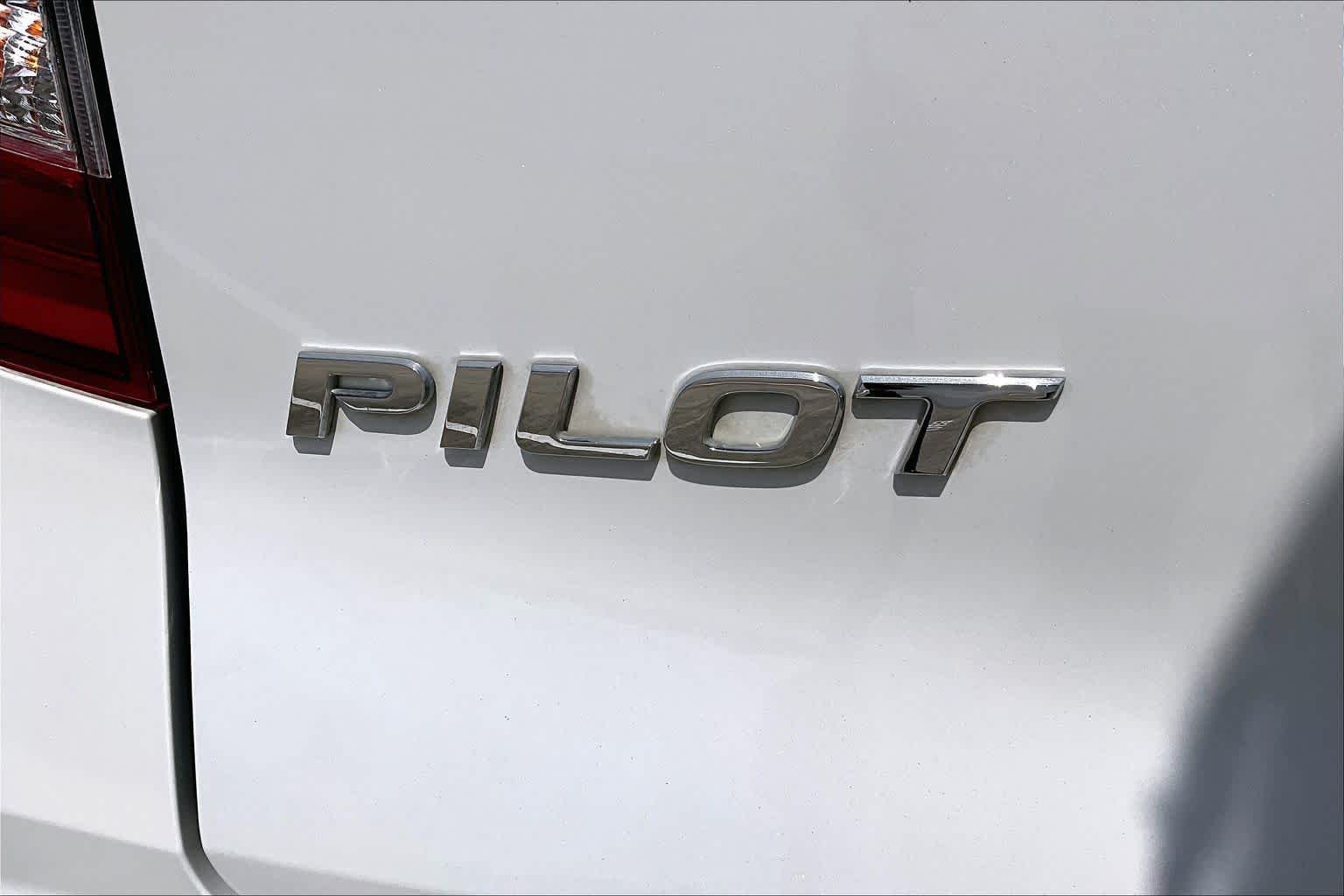 Used 2020 Platinum White Pearl Honda EX-L image 31