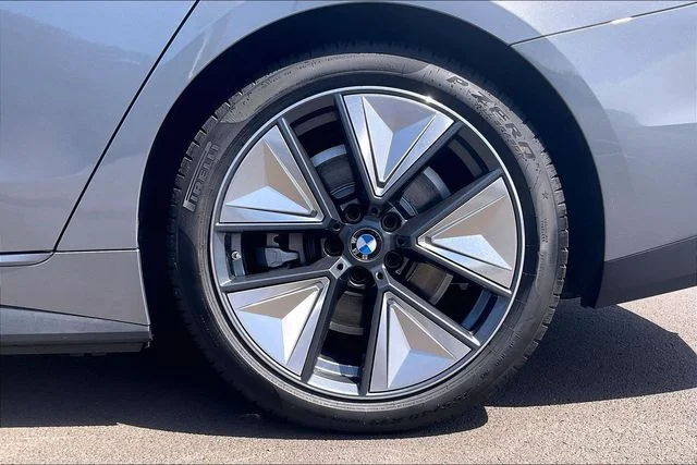 New 2026 Skyscraper Grey Metallic BMW eDrive40 image 11
