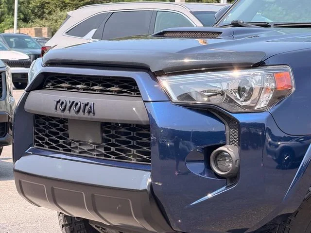 Used 2021 Blue Toyota Venture image 4