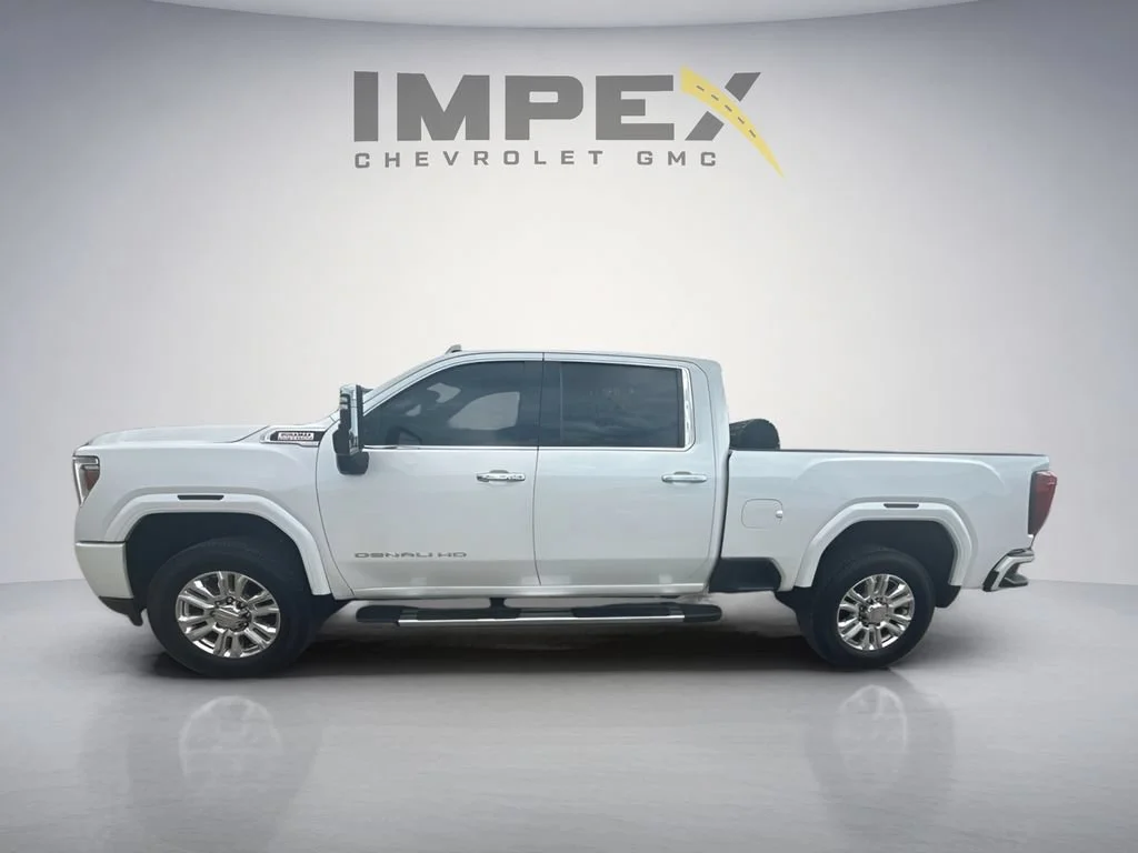 Used 2021 WHITE FROST TRICOAT GMC Denali image 2