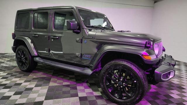 Used 2025 Gray Jeep Sahara 4xe image 8