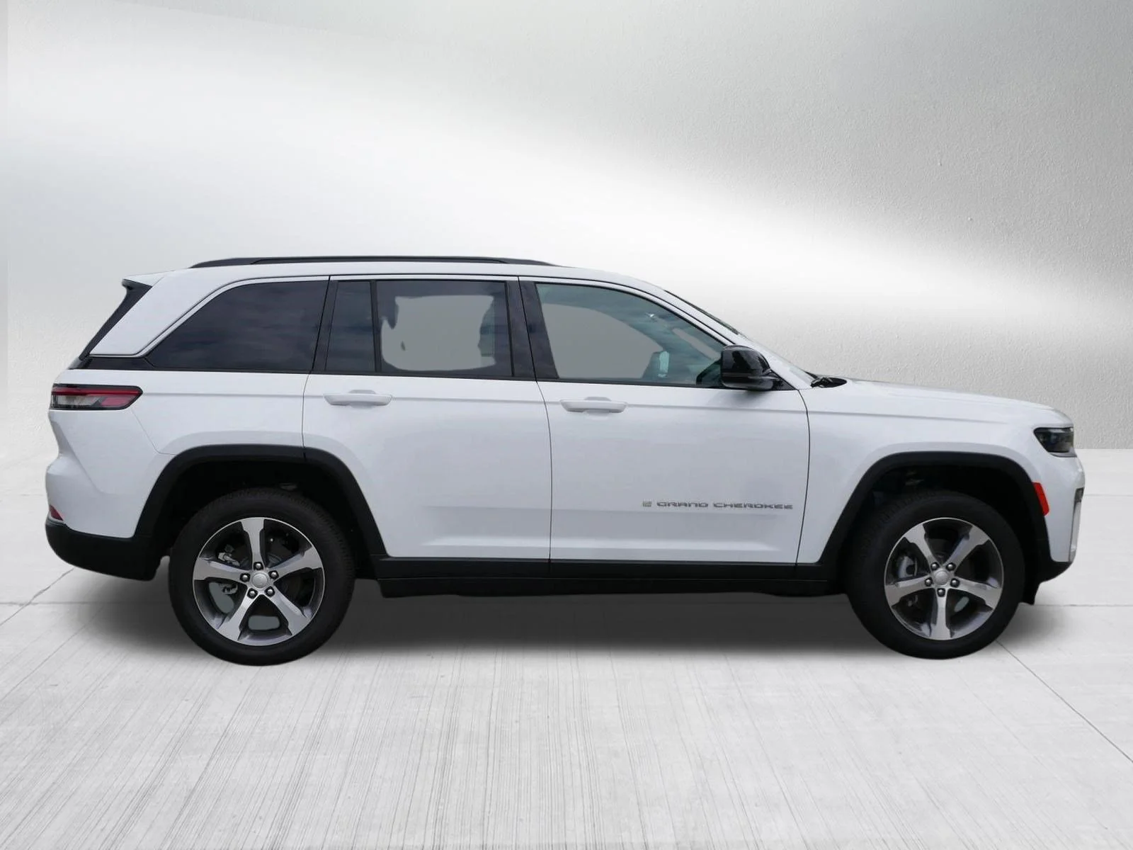 New 2026 Bright White Clear-Coat Exterior Paint Jeep Limited image 8