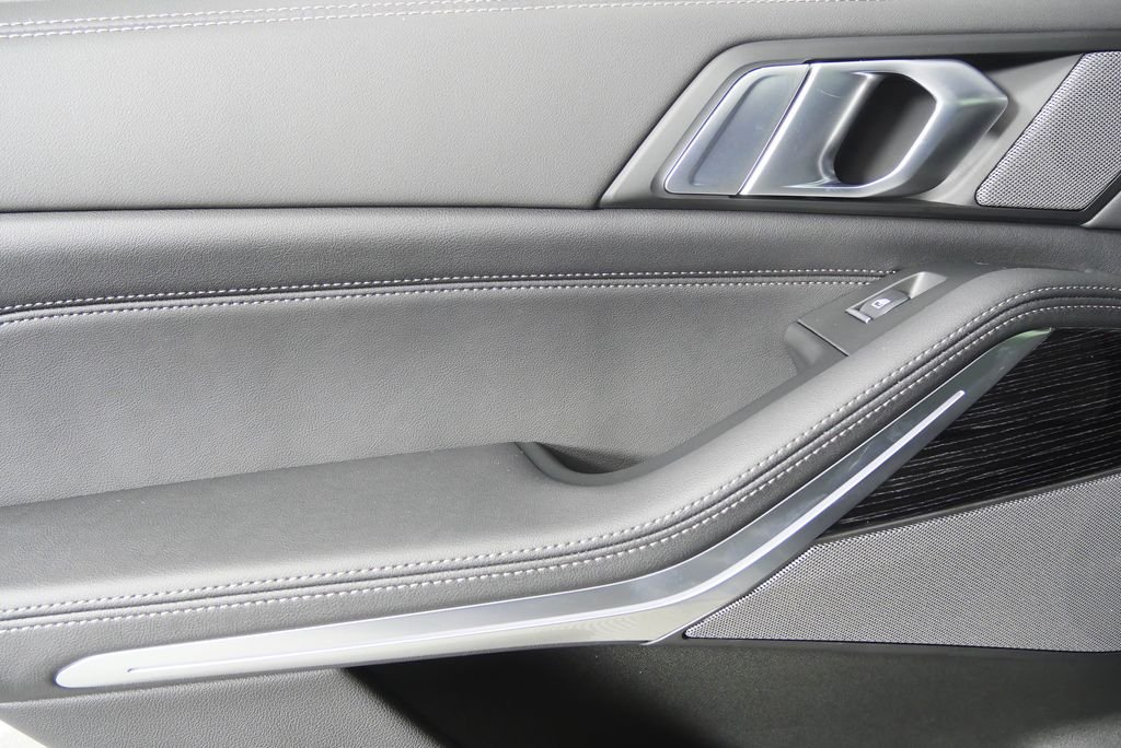 Used 2026 Skyscraper Grey Metallic BMW M60i image 14