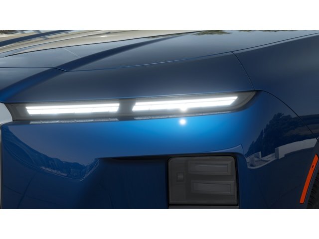 New 2027 Tanzanite Blue II Metallic BMW 740 image 6