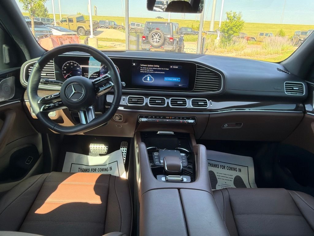 Used 2025  Mercedes-Benz GLS 450 image 13