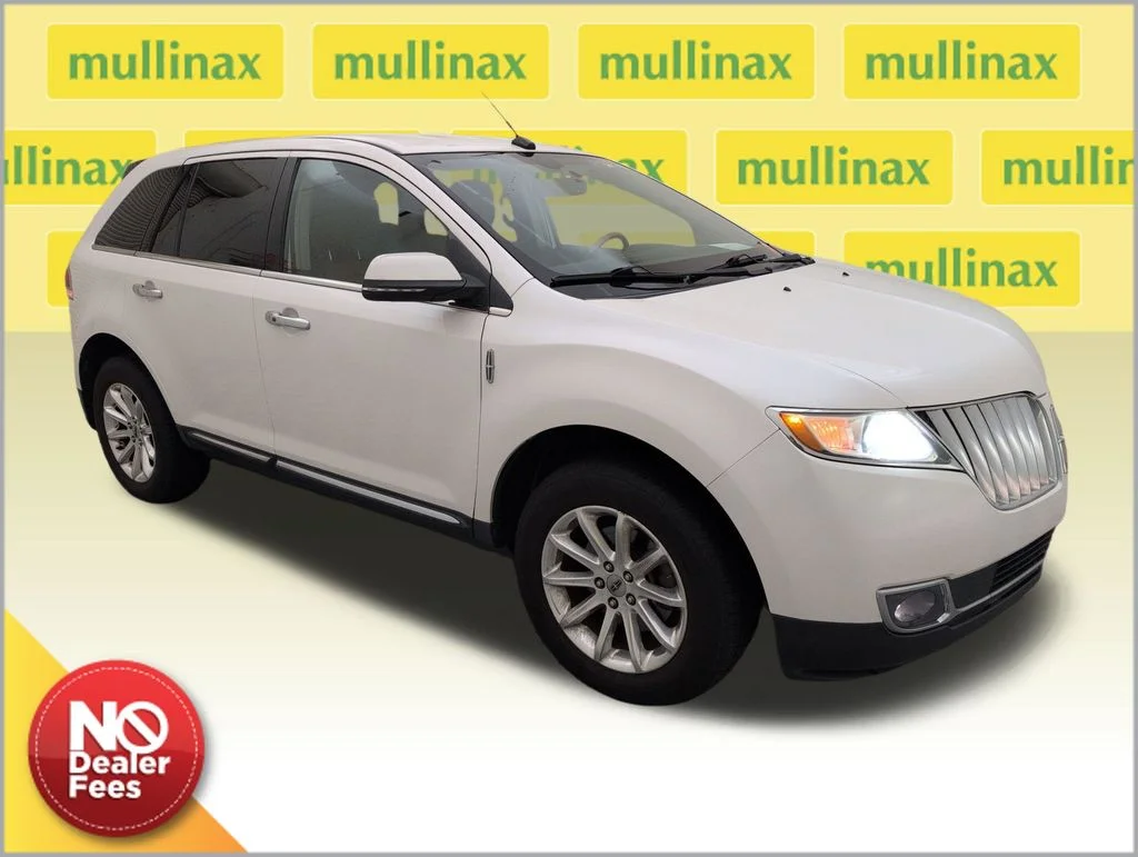 Used 2015 White Lincoln Base image 1