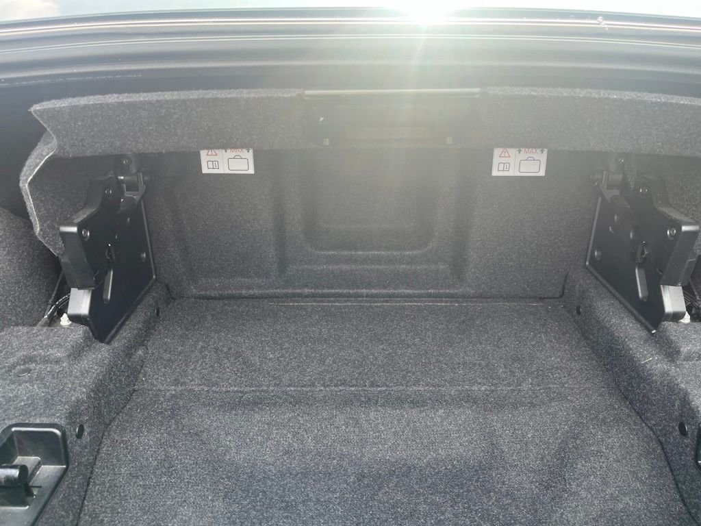 Used 2009 Black BMW sDrive30i image 9