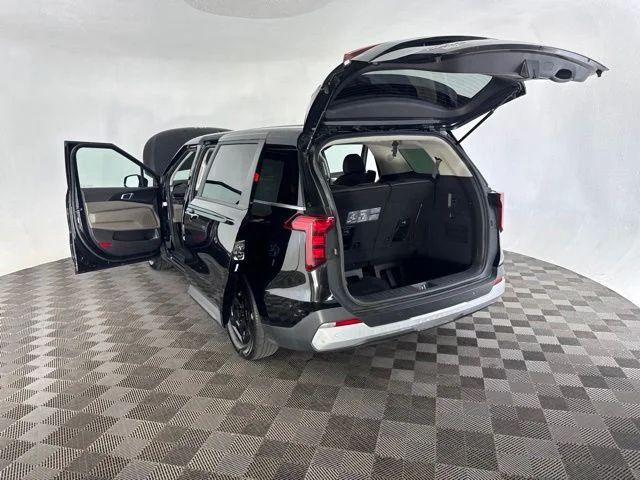 Used 2025 Black Kia LXS image 18